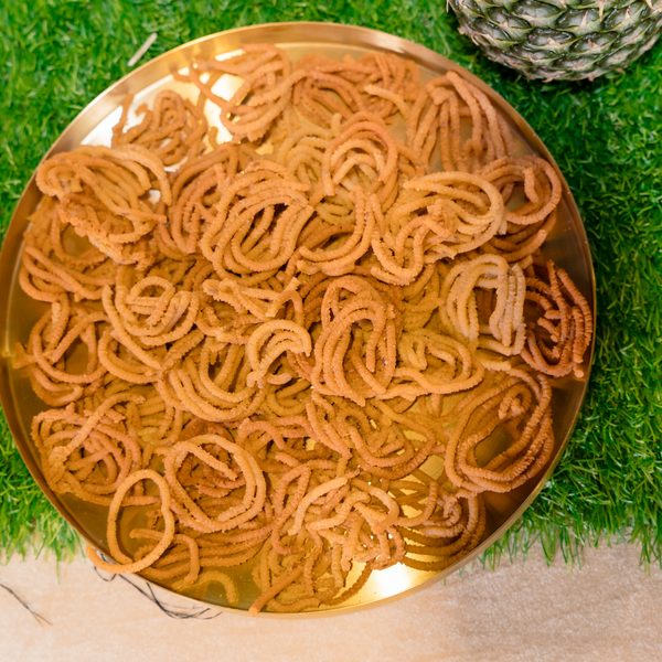 Gold serving platter detail